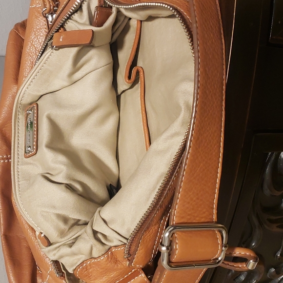 Banana Republic tan satchel bag. Never been worn however there are 2pen marks - Picture 6 of 6
